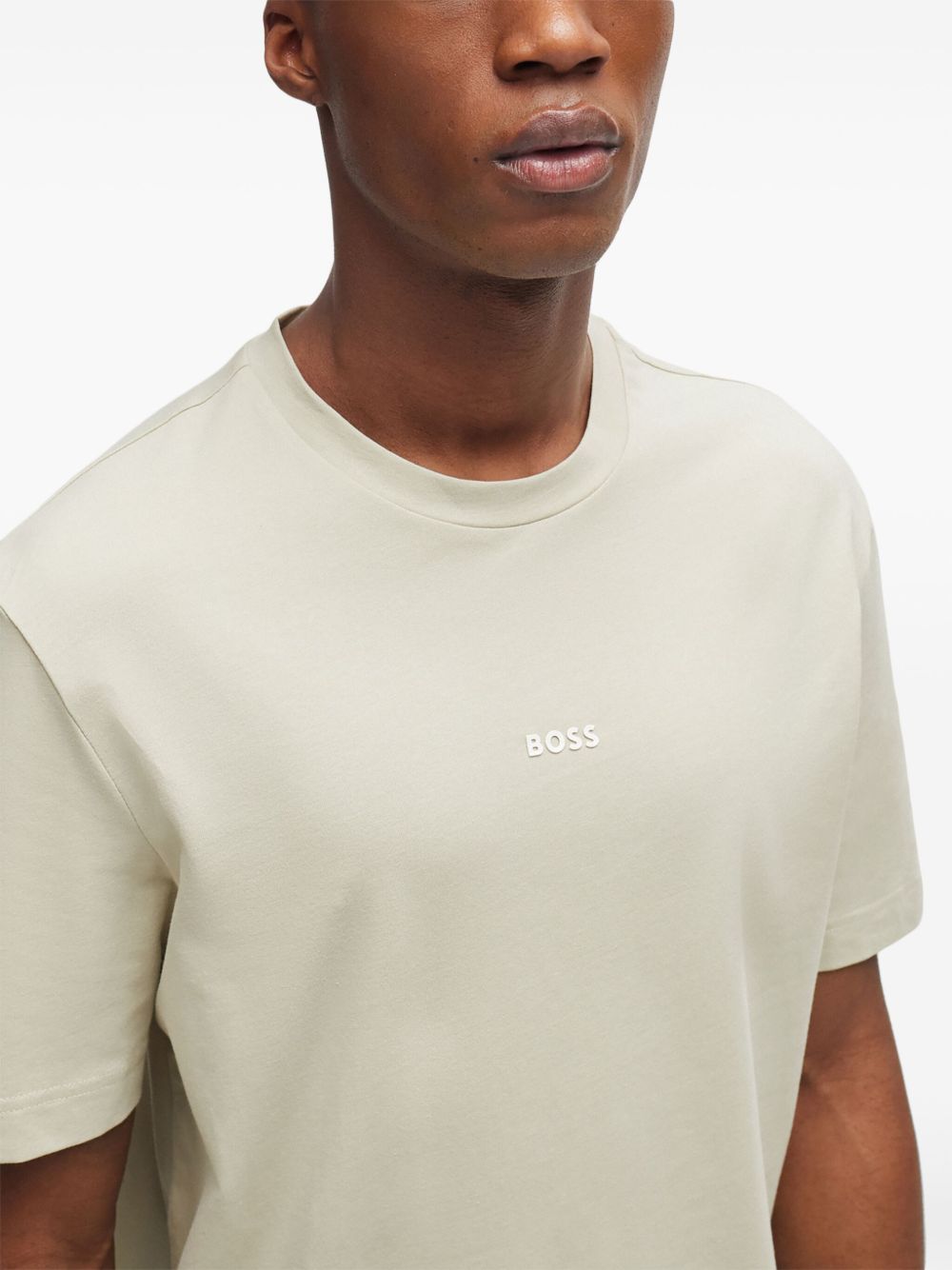 BOSS T-Shirt Uomo, Taglio Dritto, Con Logo A Contrasto Sul Petto, Lunghezza Standard. Eleganza Casual.