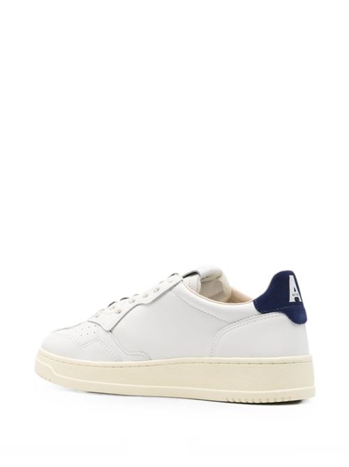 Sneakers uomo Autry Medalist bianche e blu in pelle con tallone a contrasto AUTRY | AULMBJ03