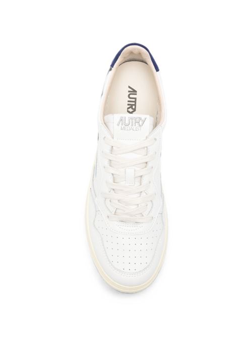 Sneakers uomo Autry Medalist bianche e blu in pelle con tallone a contrasto AUTRY | AULMBJ03