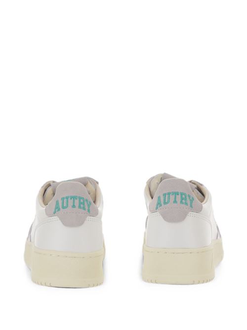 Sneakers uomo Autry bianche e grigie in pelle con scritta sul tallone AUTRY | AULMHJ01