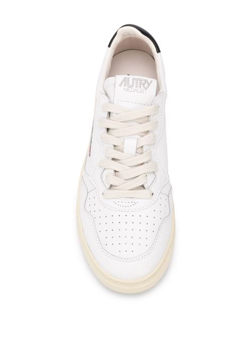 Sneakers uomo Autry Medalist Low bianche in pelle con dettaglio nero AUTRY | AULMLL22
