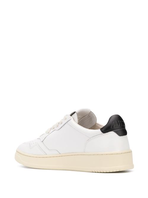 Sneakers uomo Autry Medalist Low bianche in pelle con dettaglio nero AUTRY | AULMLL22