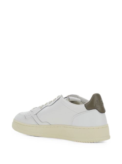 Sneakers uomo Autry Medalist Low bianche in pelle con dettaglio marrone AUTRY | AULMLL28
