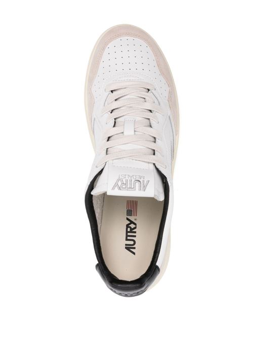 Sneakers uomo Autry Medalist bianche e nere in pelle e camoscio AUTRY | AULMMA04