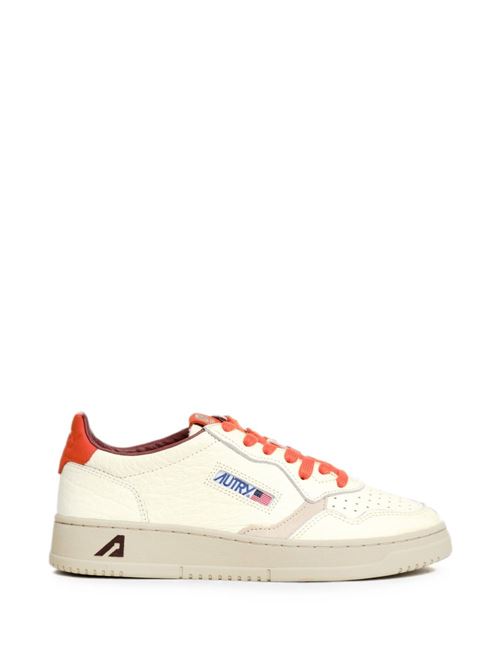 Sneakers uomo Autry panna e arancio in pelle martellata AUTRY | AULMNE17