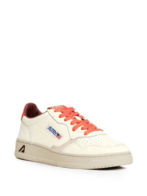 Sneakers uomo Autry panna e arancio in pelle martellata AUTRY | AULMNE17