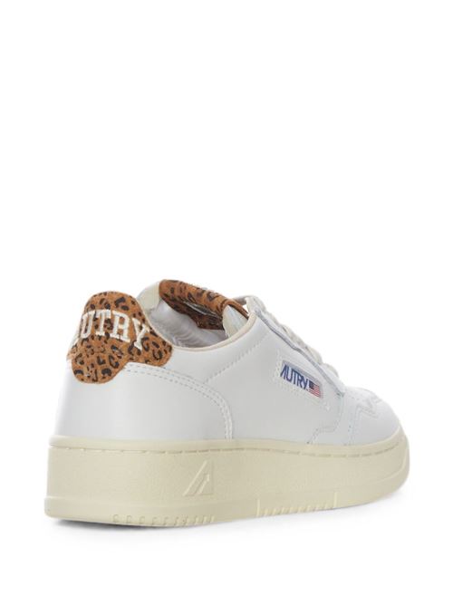 Sneakers donna Autry bianche in pelle con scritta sul tallone AUTRY | AULWHJ02