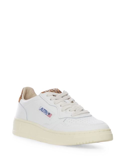Sneakers donna Autry bianche in pelle con scritta sul tallone AUTRY | AULWHJ02