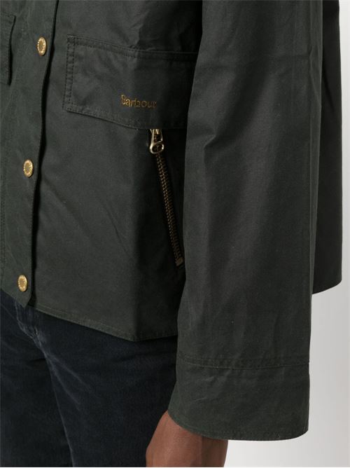 Giacca corta Barbour Catton da donna verde salvia in cotone cerato con maxi colletto BARBOUR | LWX1333SG51