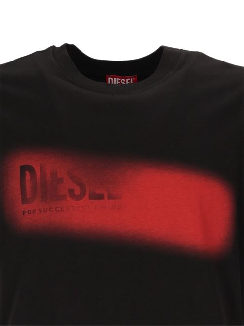 T-shirt uomo Diesel nera con stampa sfumata rossa DIESEL | A251210QIAM9XX