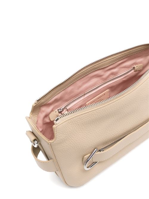 Borsa donna Coccinelle tracolla beige compatta con fibbia COCCINELLE | E1U6C150101N64
